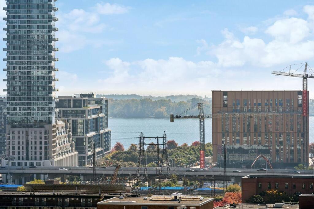 Amazing View 2BR St Lawrence Market Condo, Downtown Toronto