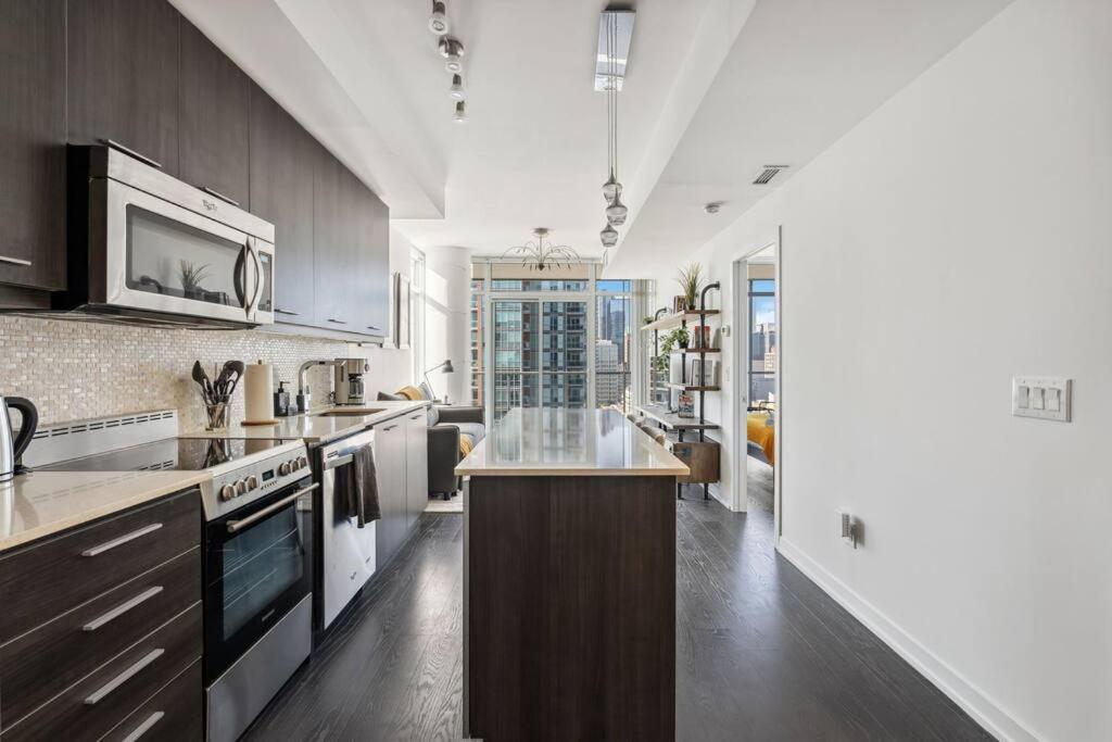 Amazing View 2BR St Lawrence Market Condo, Downtown Toronto