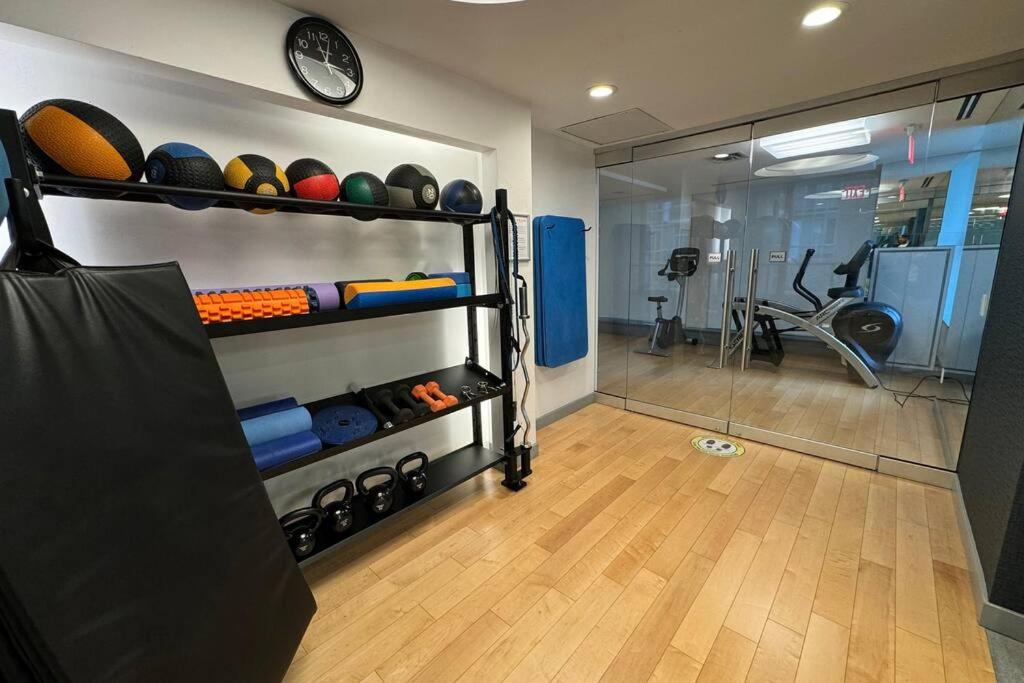 Amazing View 2BR St Lawrence Market Condo, Downtown Toronto