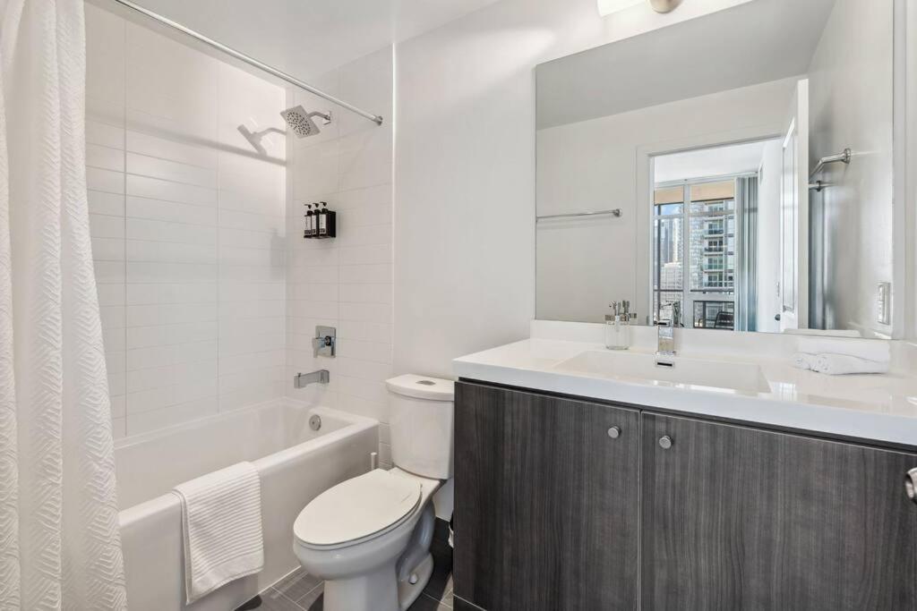 Amazing View 2BR St Lawrence Market Condo, Downtown Toronto