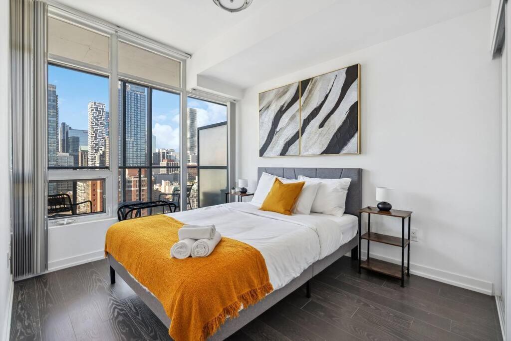 Amazing View 2BR St Lawrence Market Condo, Downtown Toronto