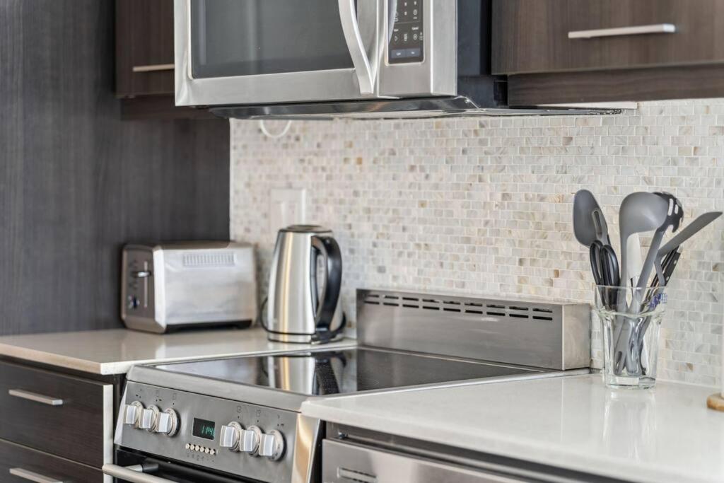 Amazing View 2BR St Lawrence Market Condo, Downtown Toronto