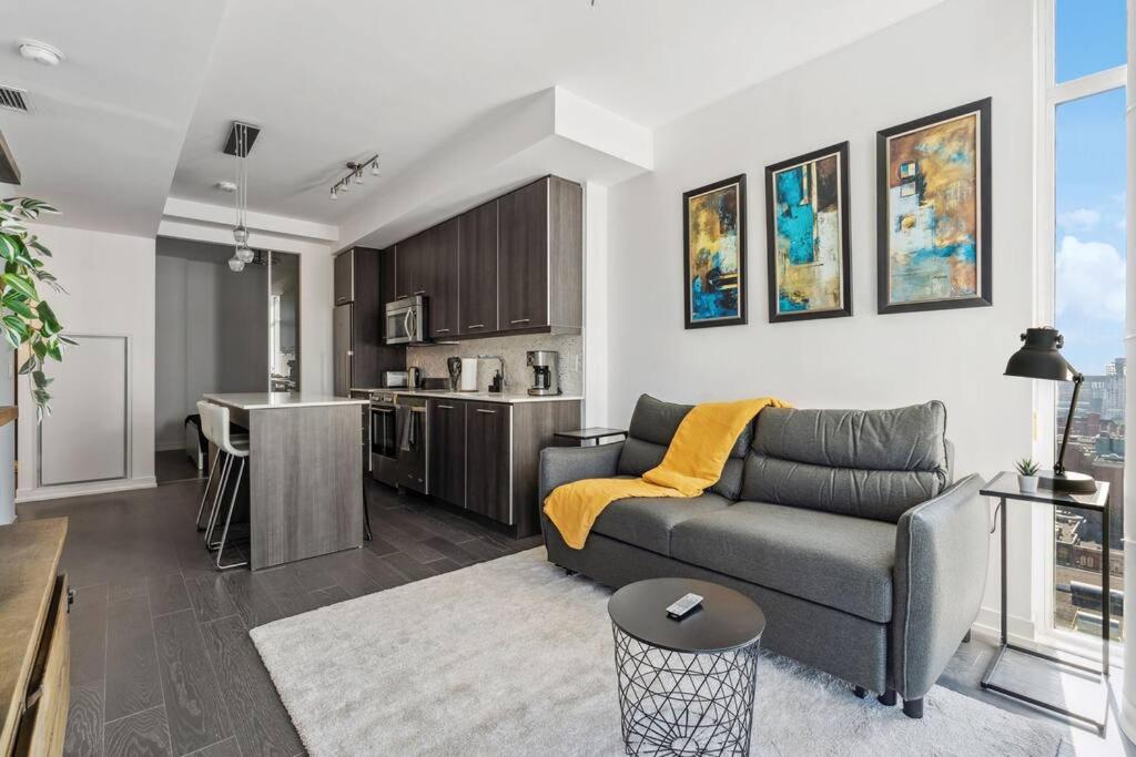Amazing View 2BR St Lawrence Market Condo, Downtown Toronto