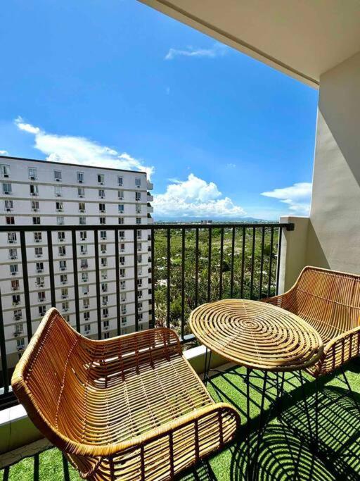 Cozy studio with pool and balcony near airport view 2