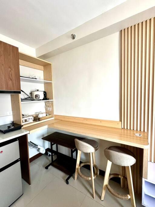 Cozy studio with pool and balcony near airport view 5