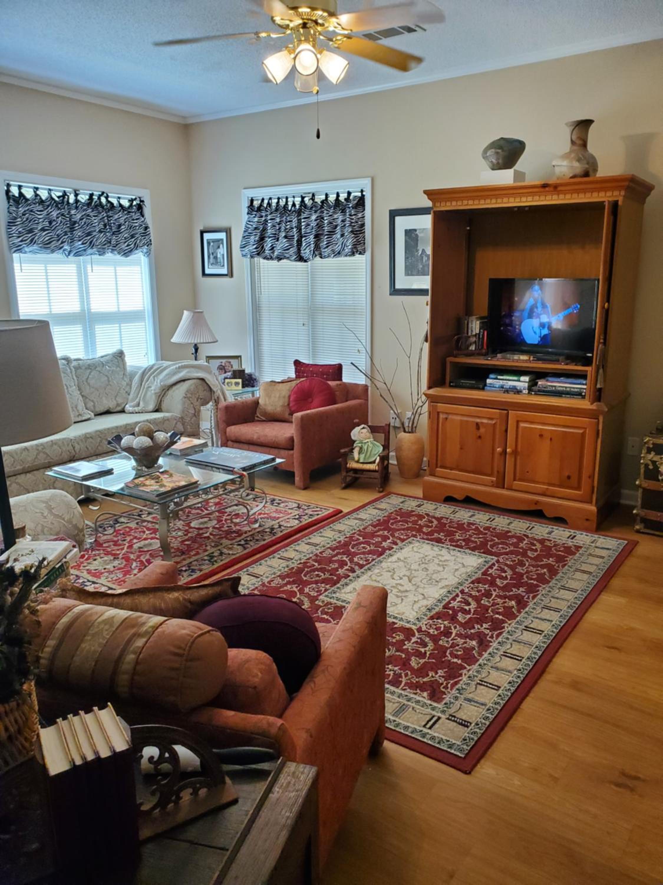 Cozy Charming Cottage with all the amenities - Property Image 8