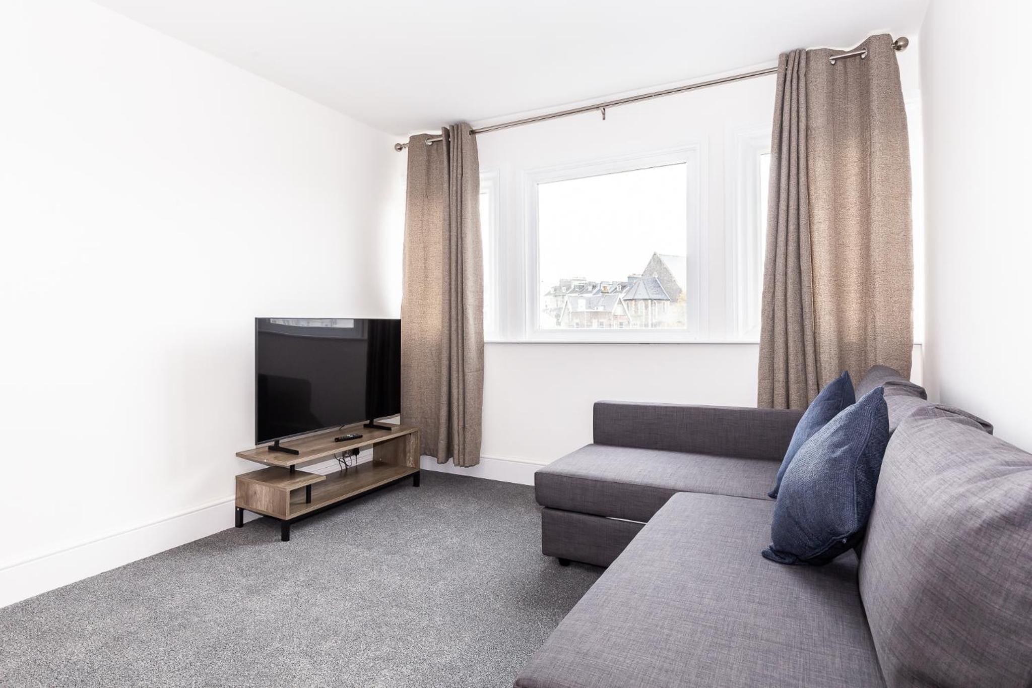Coastal Charm 1br Flat Near The Sea Street Parking view 3