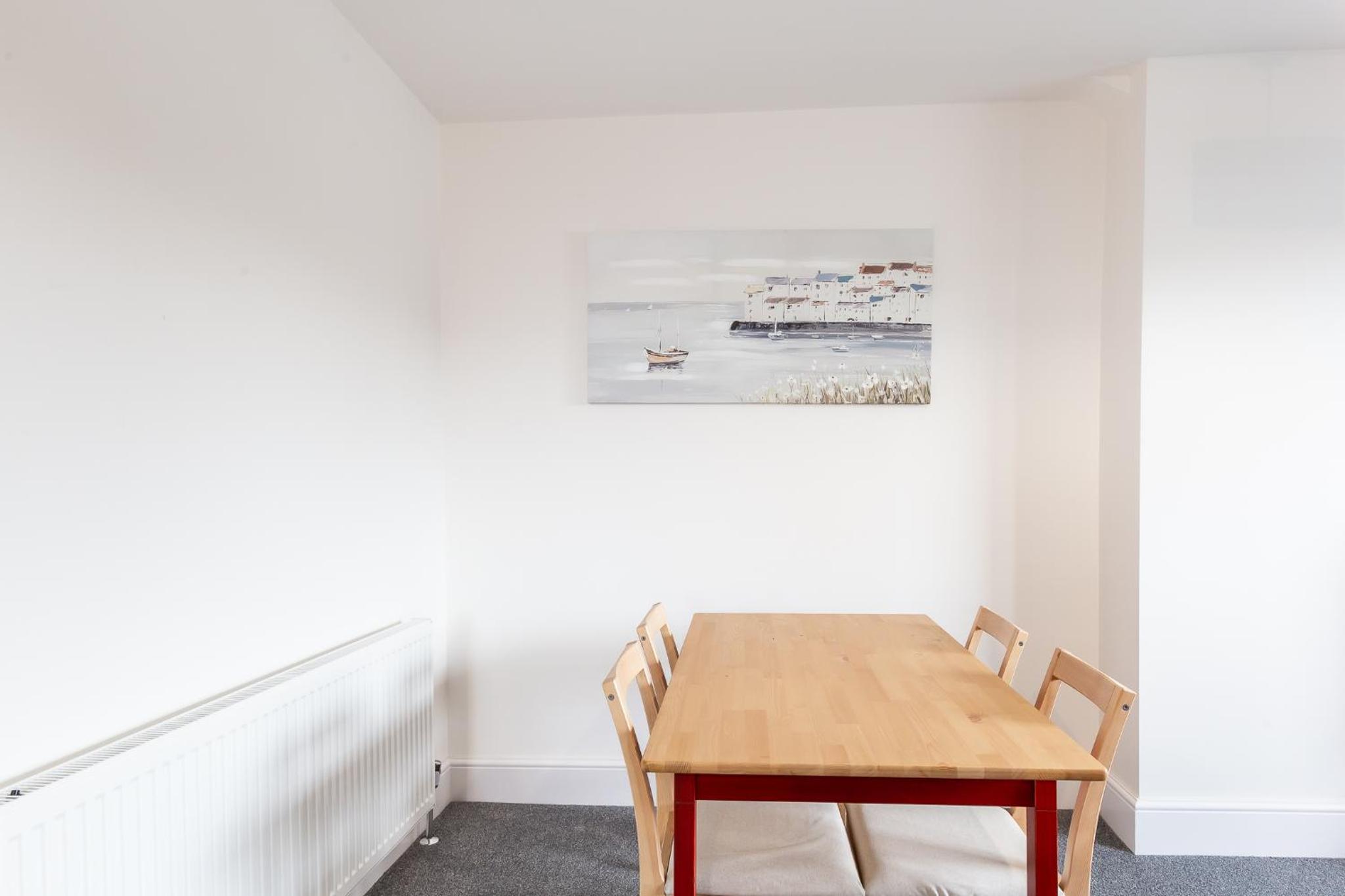 Coastal Charm 1br Flat Near The Sea Street Parking view 5