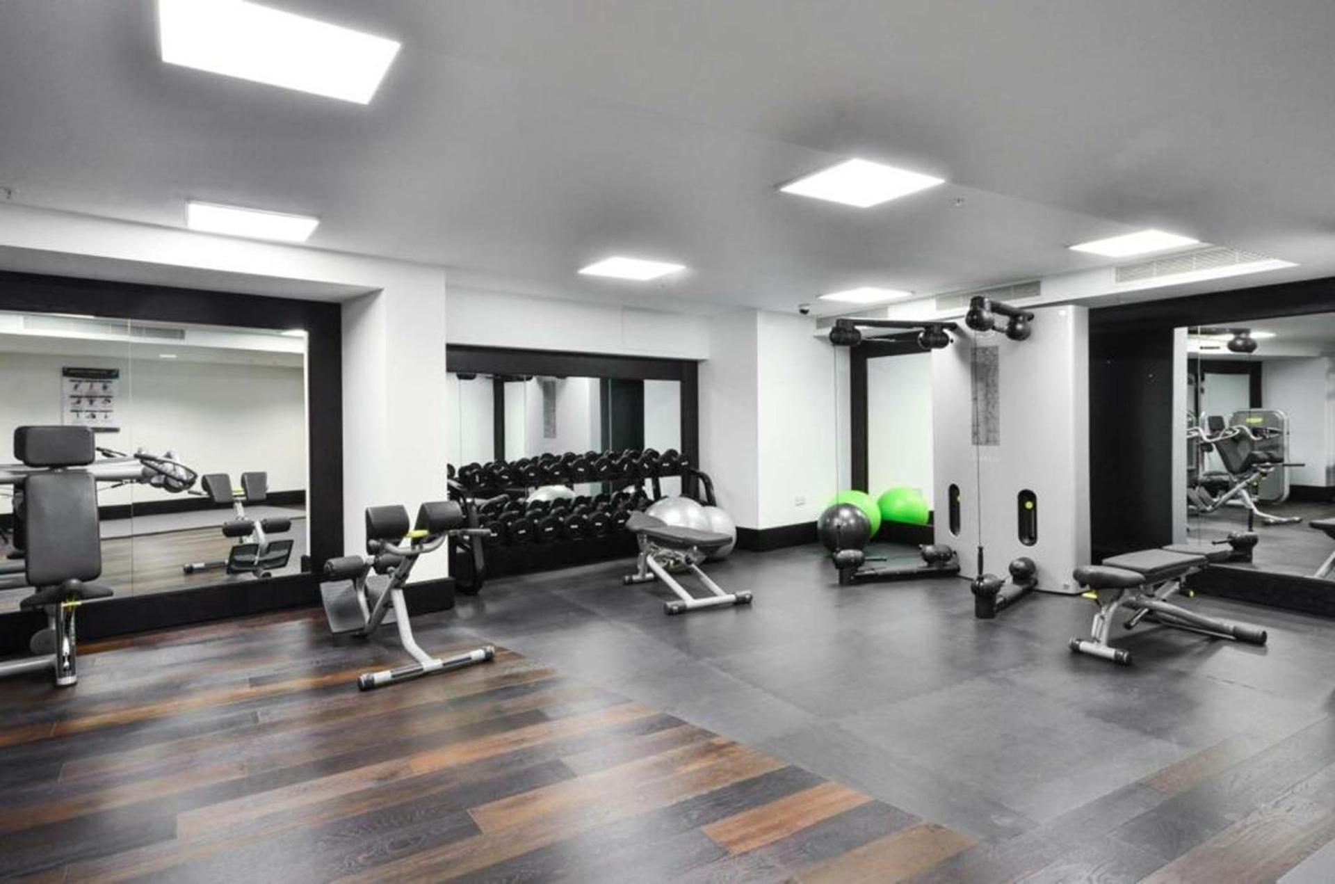 Charming 3 Bedroom Apartment in Central London view 2