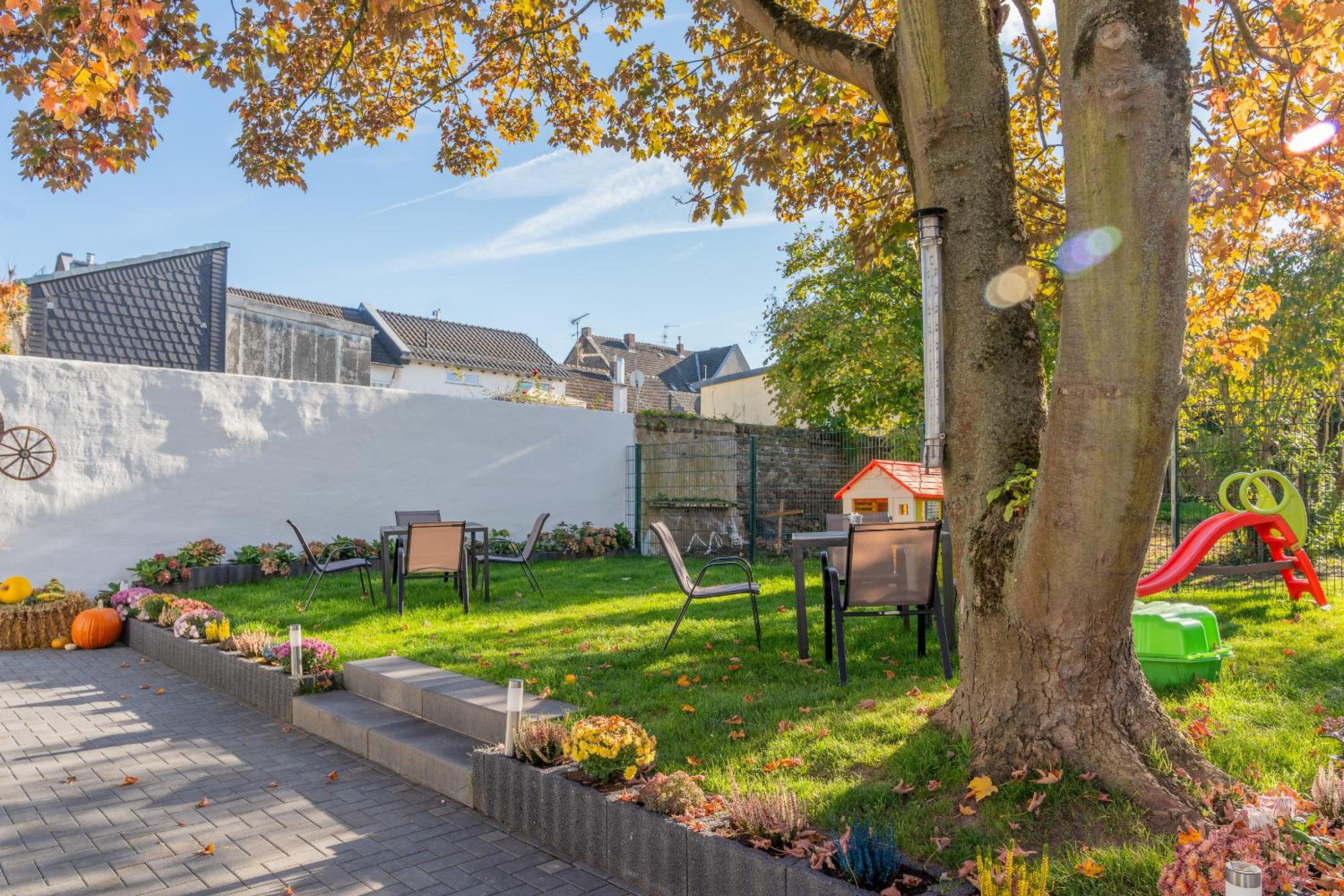 Ferienhaus Ahorn, wunderschöne, neue Wohnungen, ideal für Ausflüge ins Phantasialand, die Städte Köln, Brühl und Bonn oder die Eifel view 5