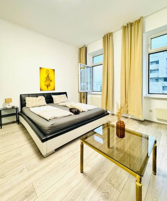 Cozy Private Rooms in 3BR Apartment Near FAC Platz