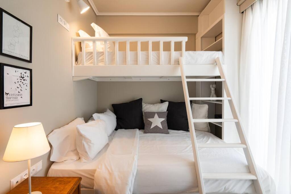 Luxury Petralona Penthouse - Sleeps 7 -Near Metro