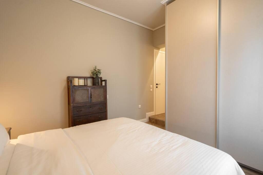 Luxury Petralona Penthouse - Sleeps 7 -Near Metro
