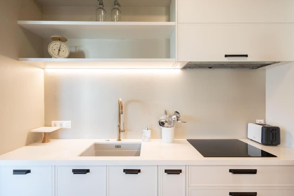 Luxury Petralona Penthouse - Sleeps 7 -Near Metro