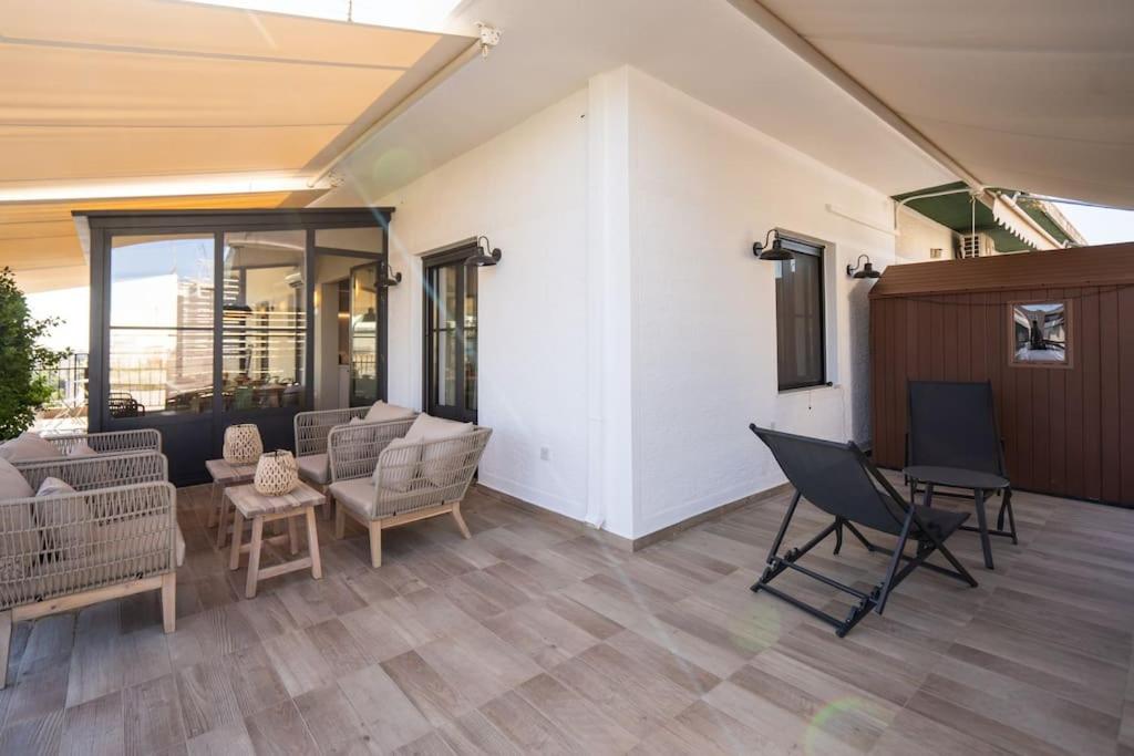 Luxury Petralona Penthouse - Sleeps 7 -Near Metro