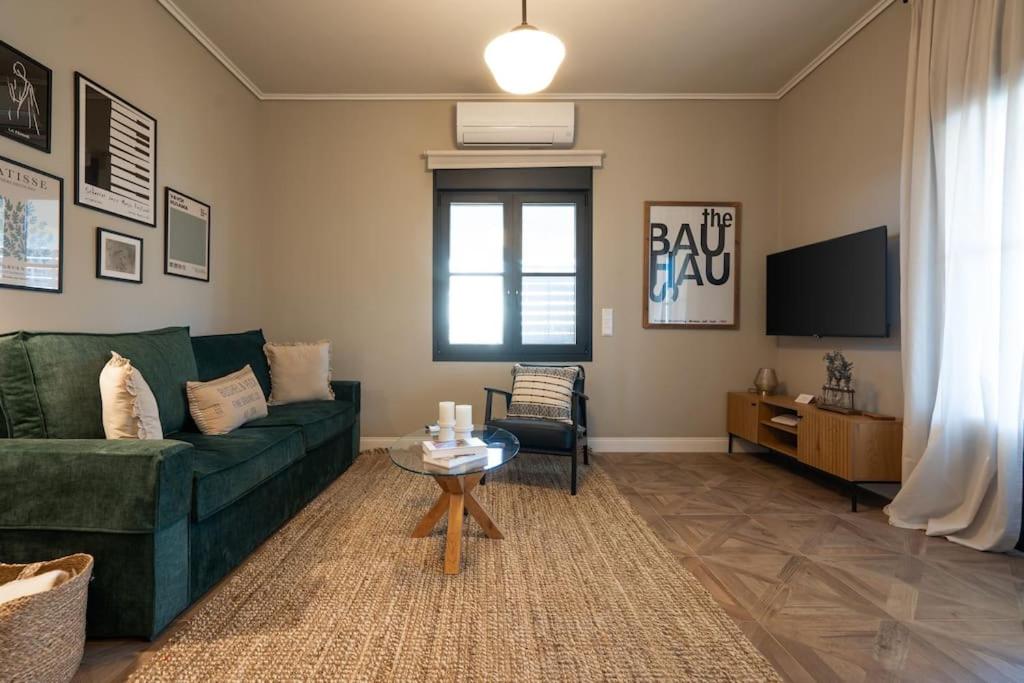 Luxury Petralona Penthouse - Sleeps 7 -Near Metro