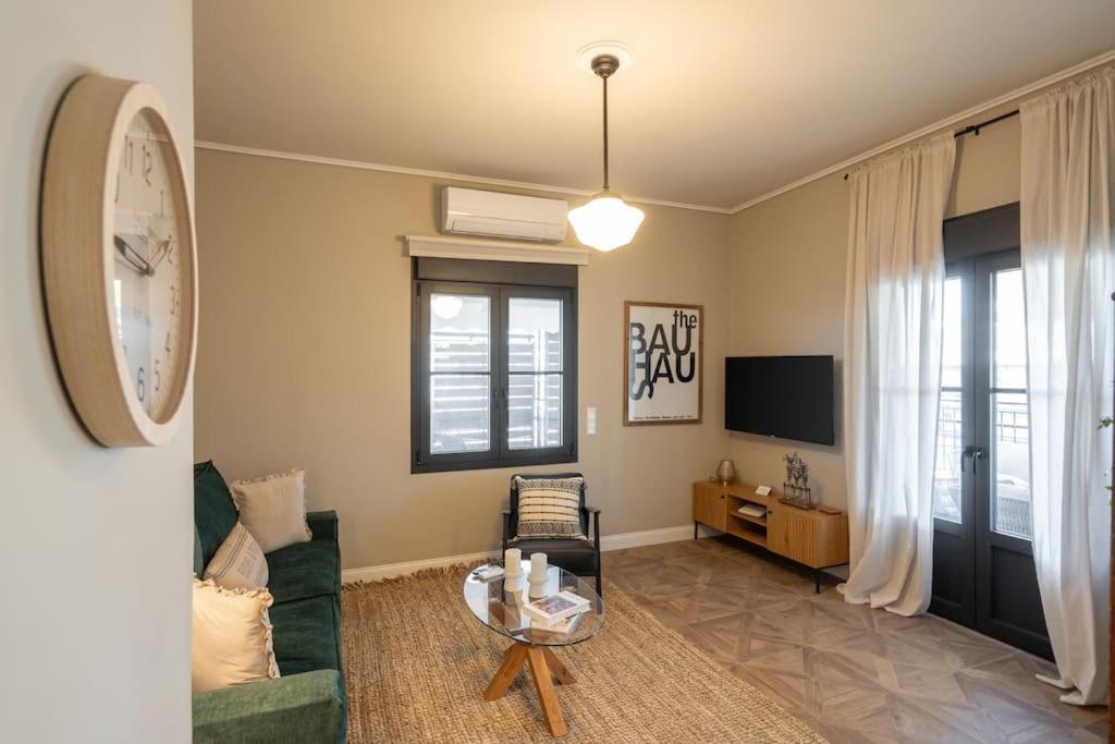 Luxury Petralona Penthouse - Sleeps 7 -Near Metro