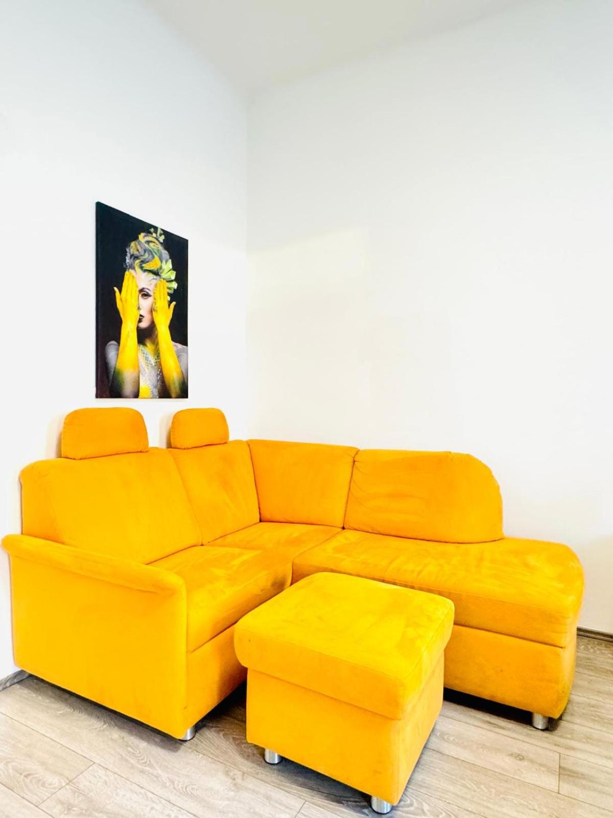 Cozy Private Rooms in 3BR Apartment Near FAC Platz