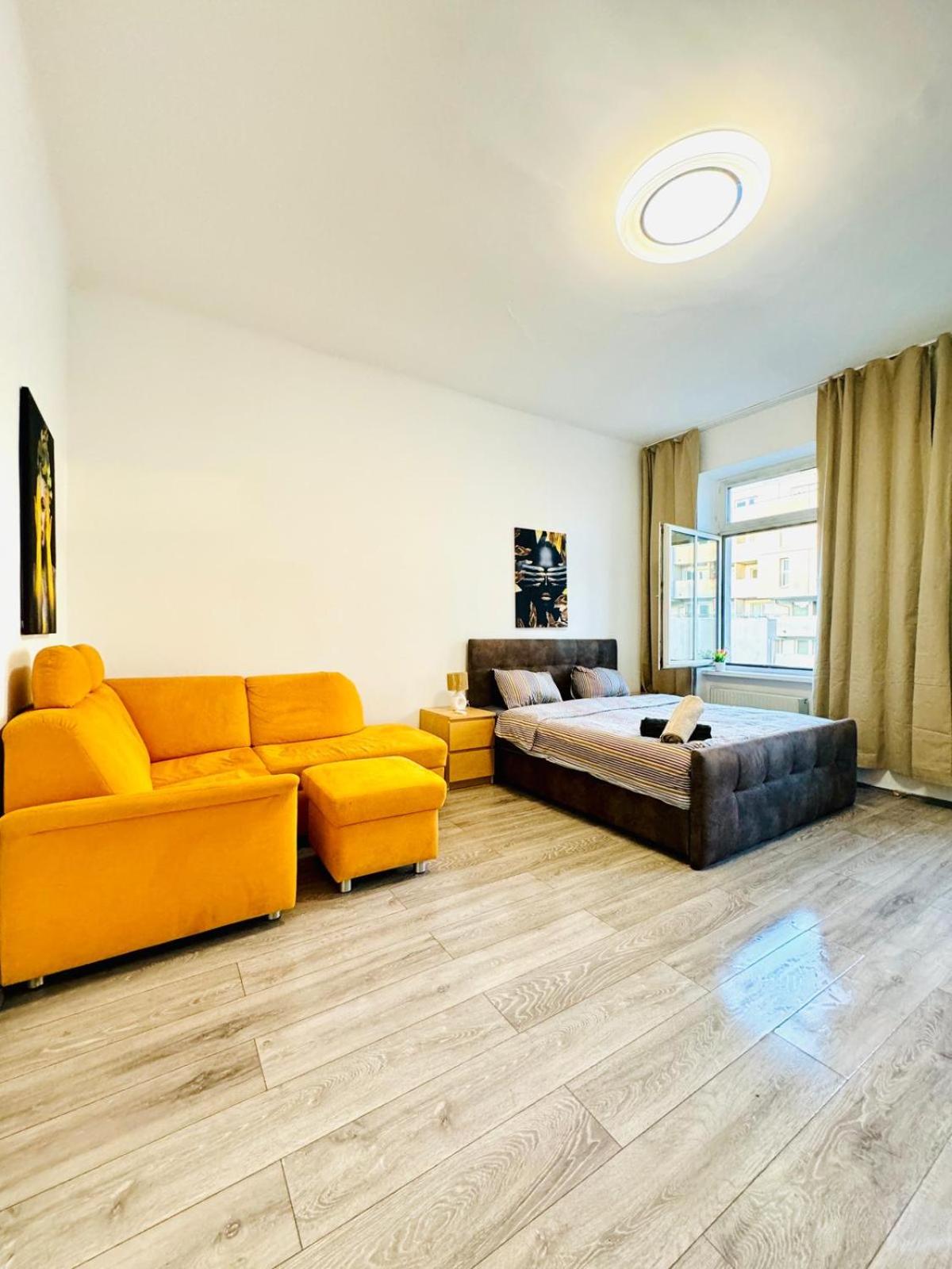 Cozy Private Rooms in 3BR Apartment Near FAC Platz