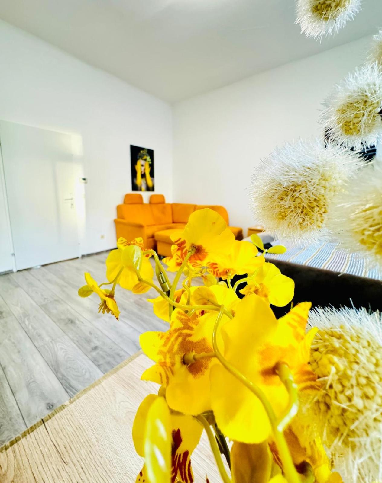 Cozy Private Rooms in 3BR Apartment Near FAC Platz