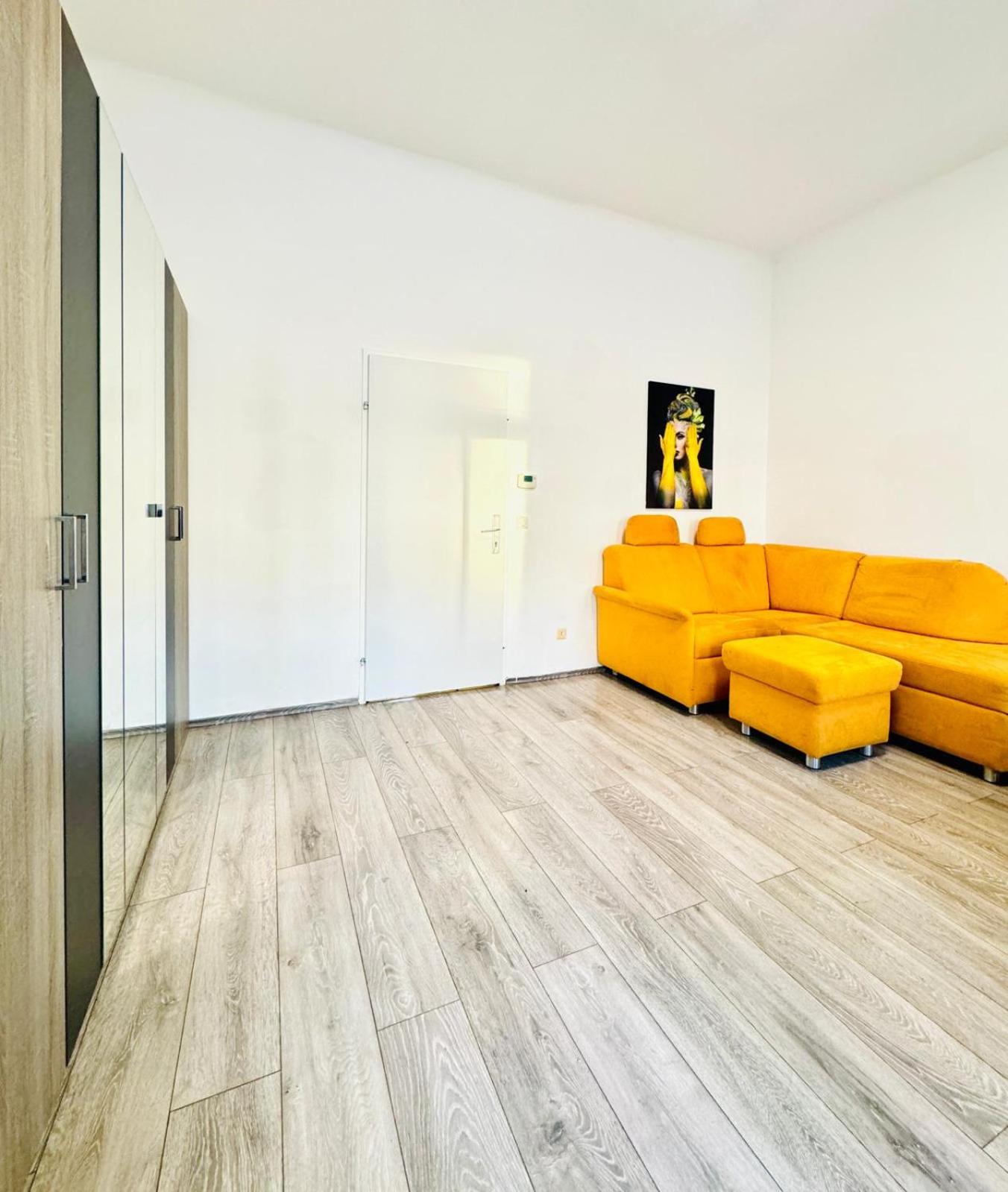 Cozy Private Rooms in 3BR Apartment Near FAC Platz