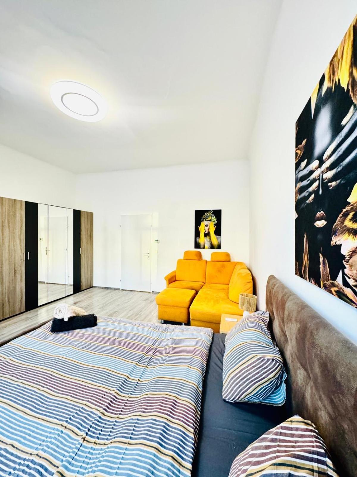 Cozy Private Rooms in 3BR Apartment Near FAC Platz