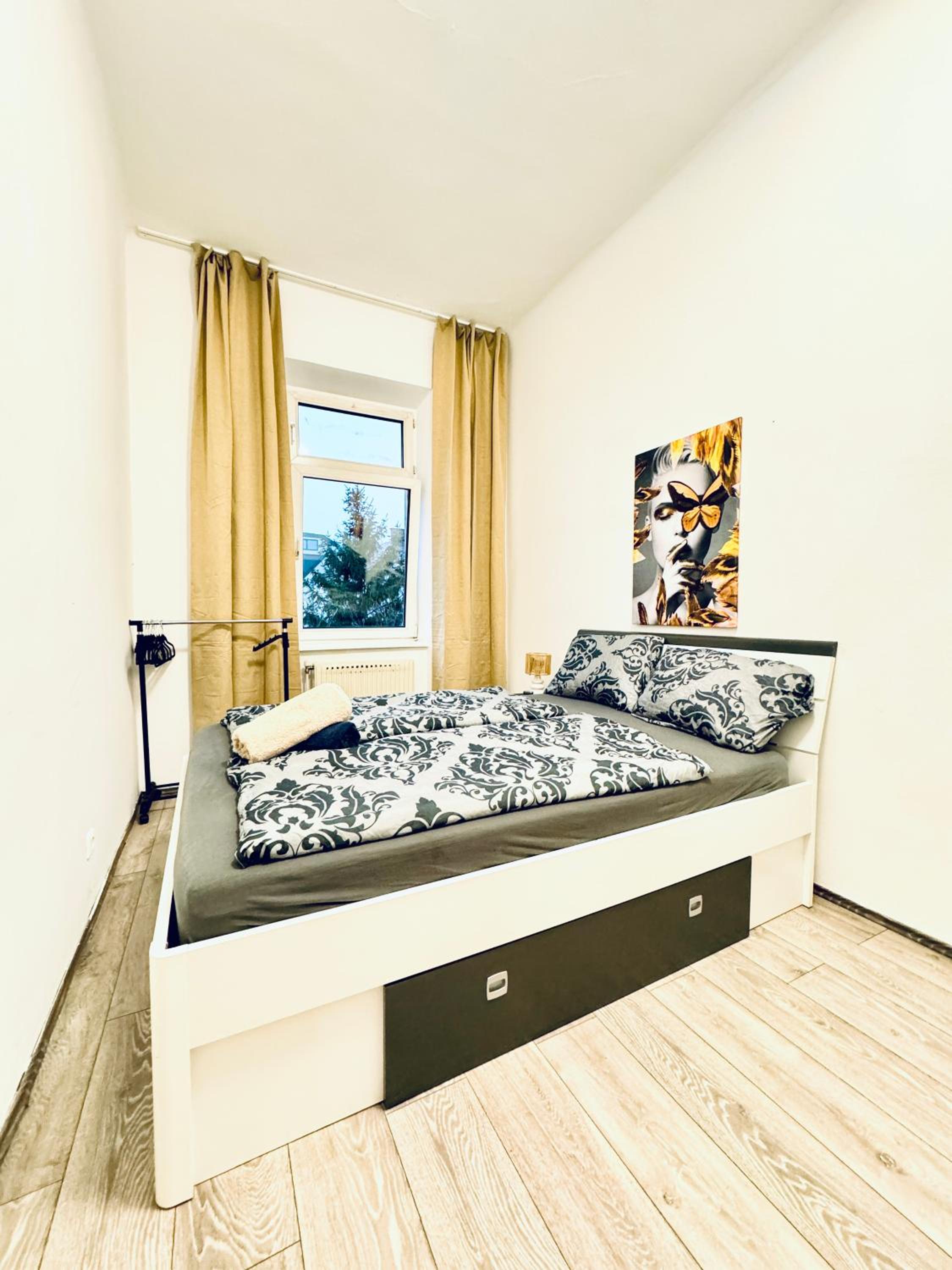 Cozy Private Rooms in 3BR Apartment Near FAC Platz