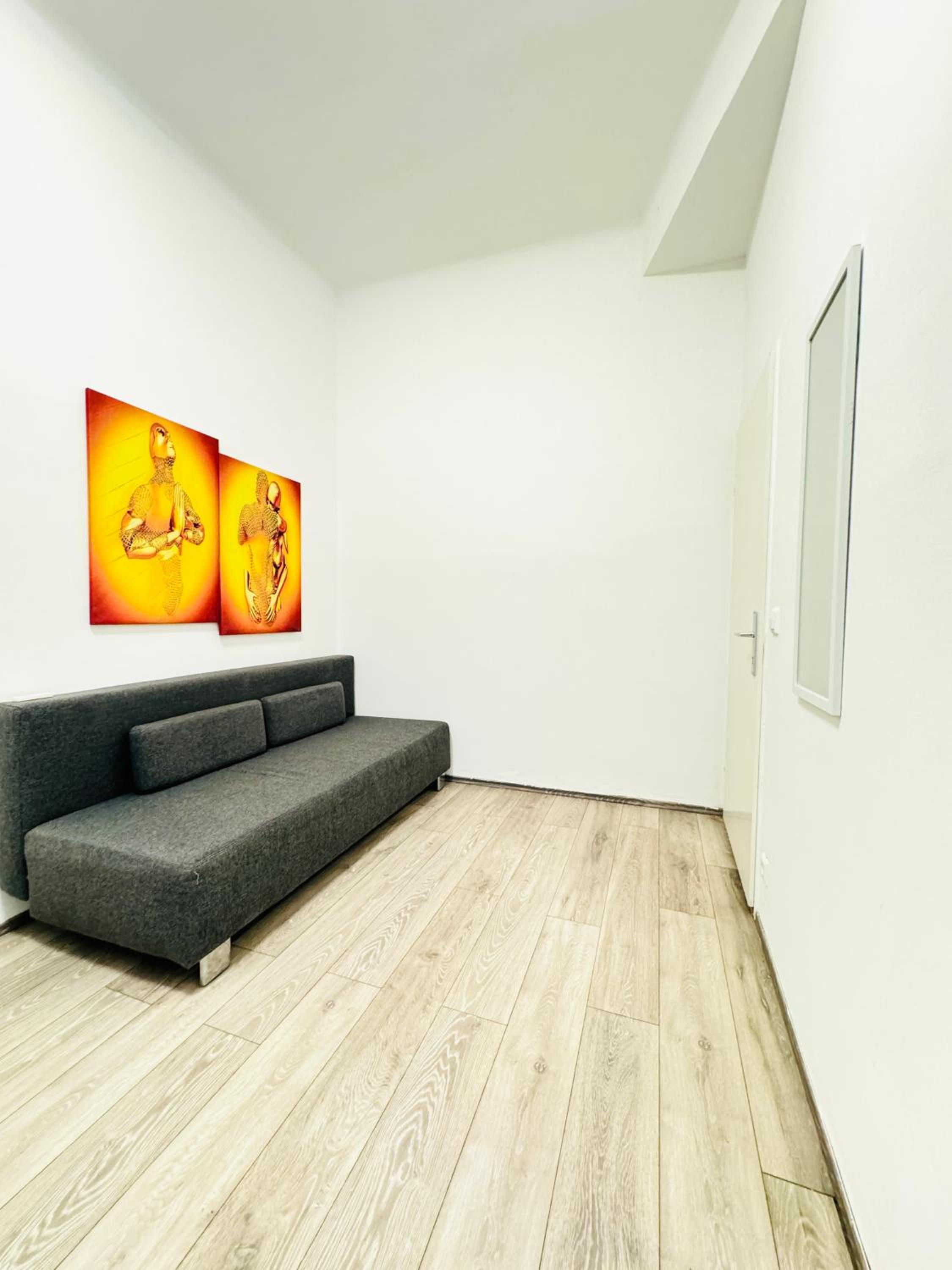 Cozy Private Rooms in 3BR Apartment Near FAC Platz