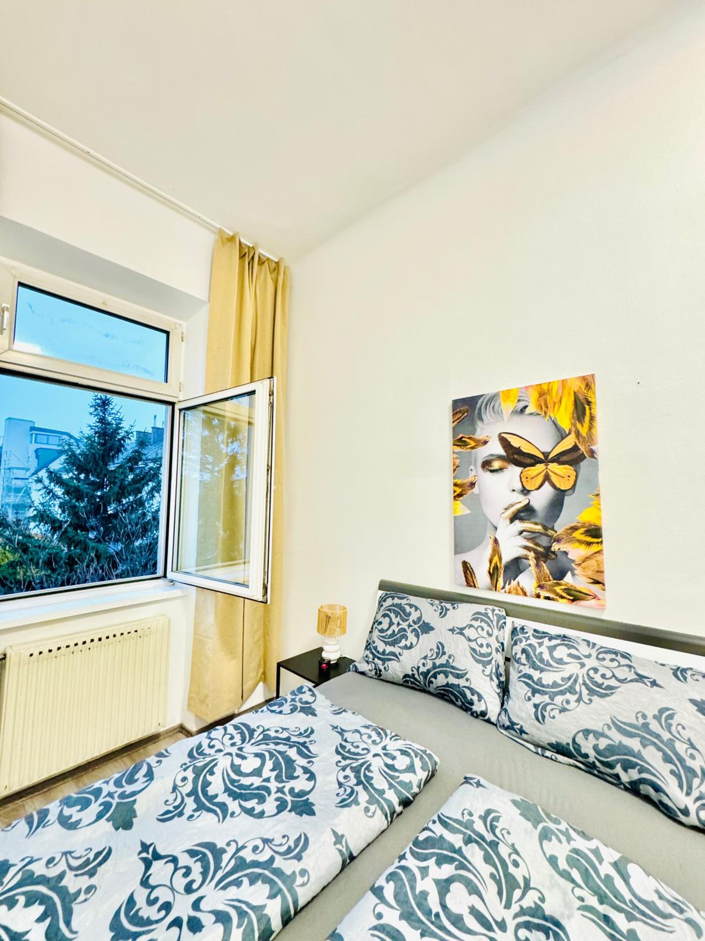 Cozy Private Rooms in 3BR Apartment Near FAC Platz