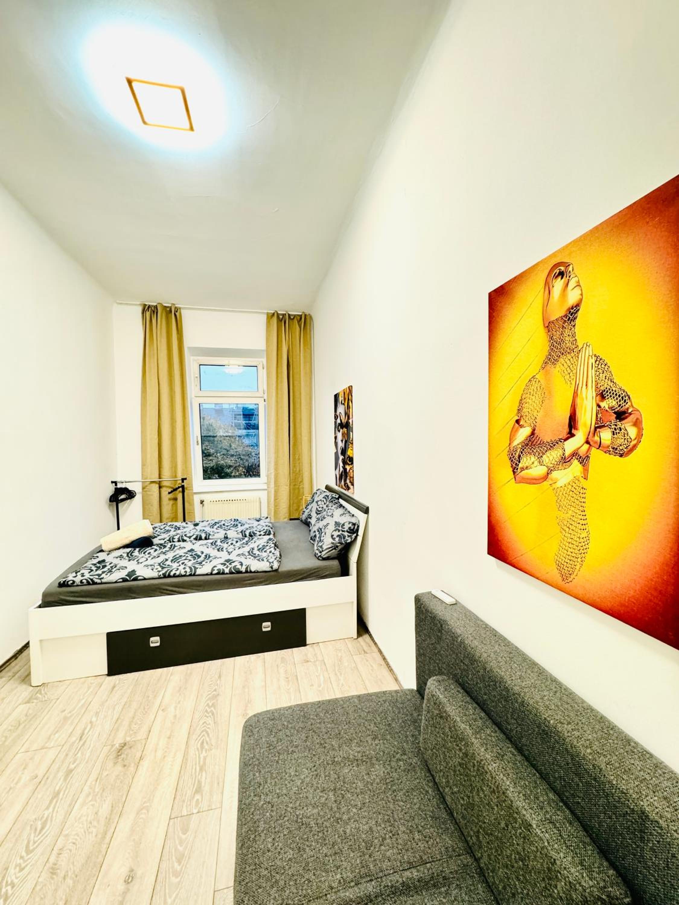 Cozy Private Rooms in 3BR Apartment Near FAC Platz