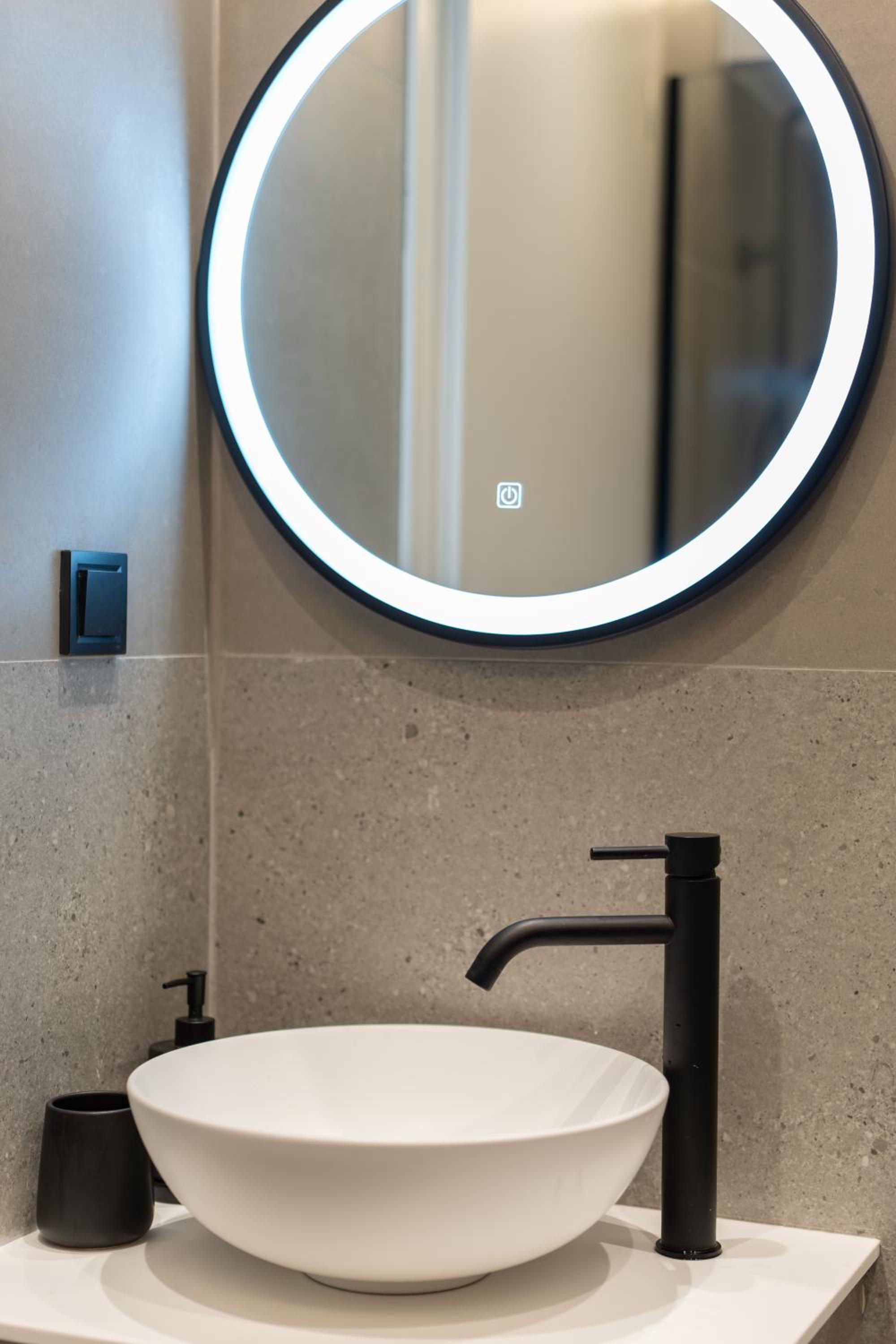 Cozy & Chic Stay with Patio Near Metro Station