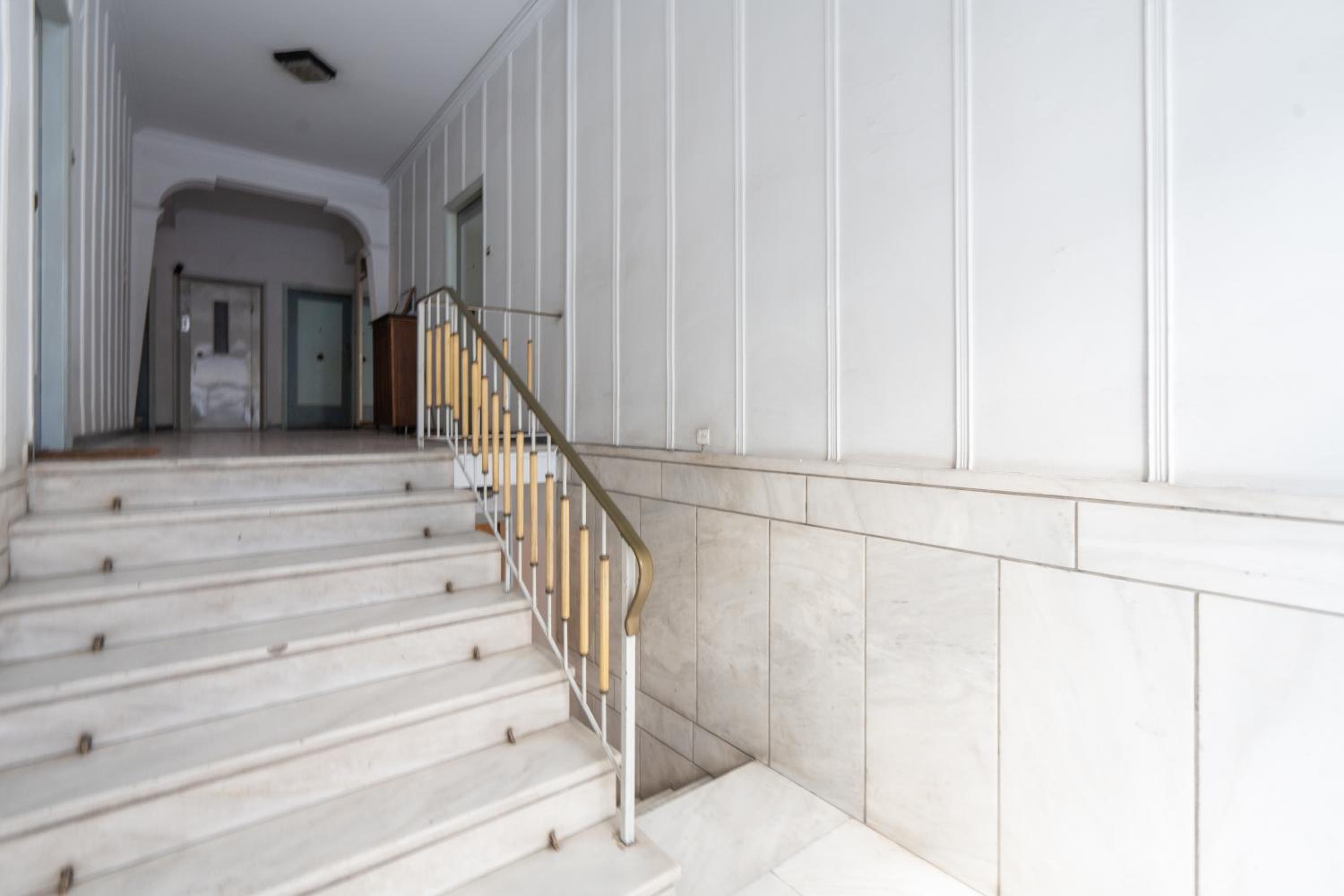 Cozy & Chic Stay with Patio Near Metro Station