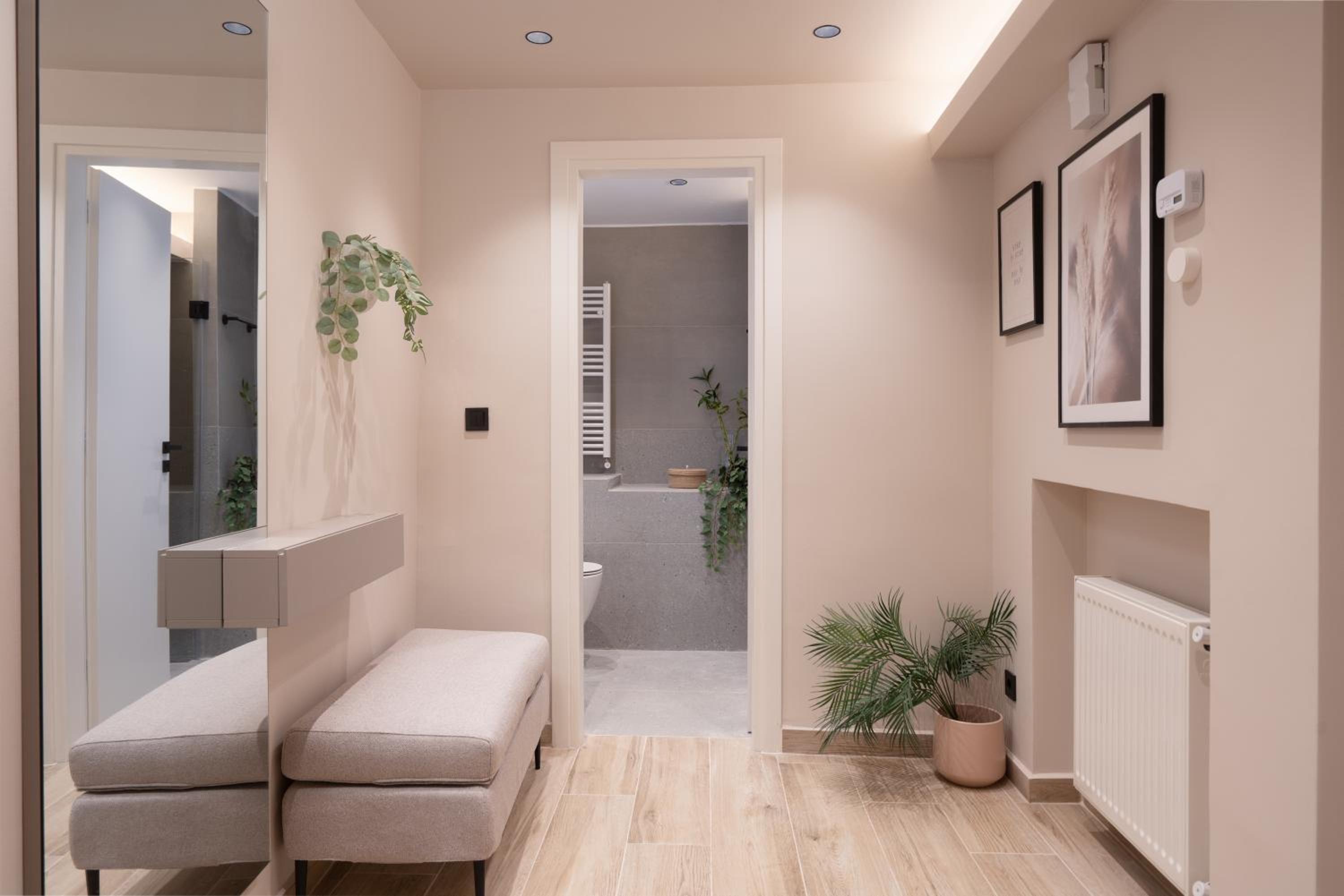 Cozy & Chic Stay with Patio Near Metro Station