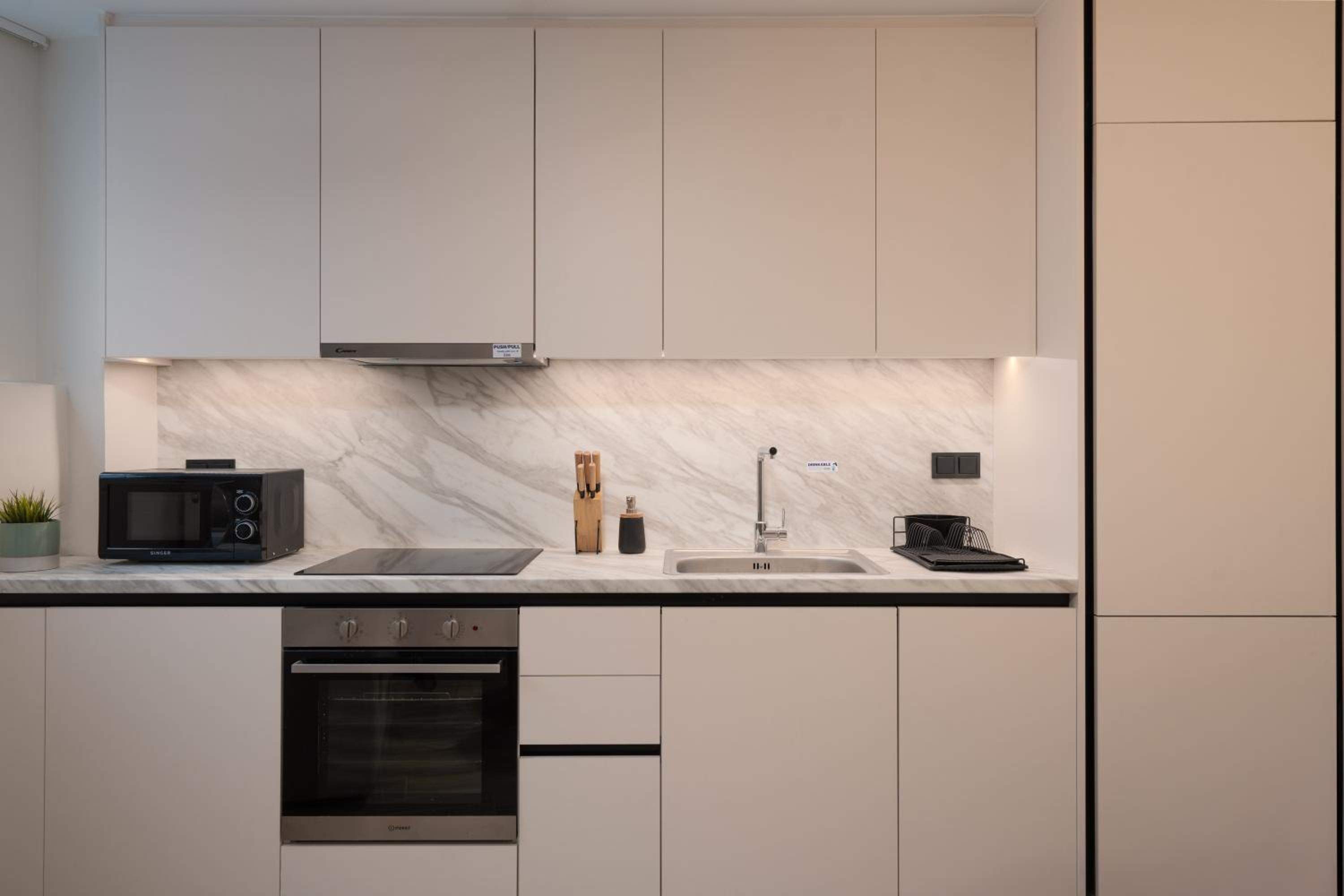 Cozy & Chic Stay with Patio Near Metro Station