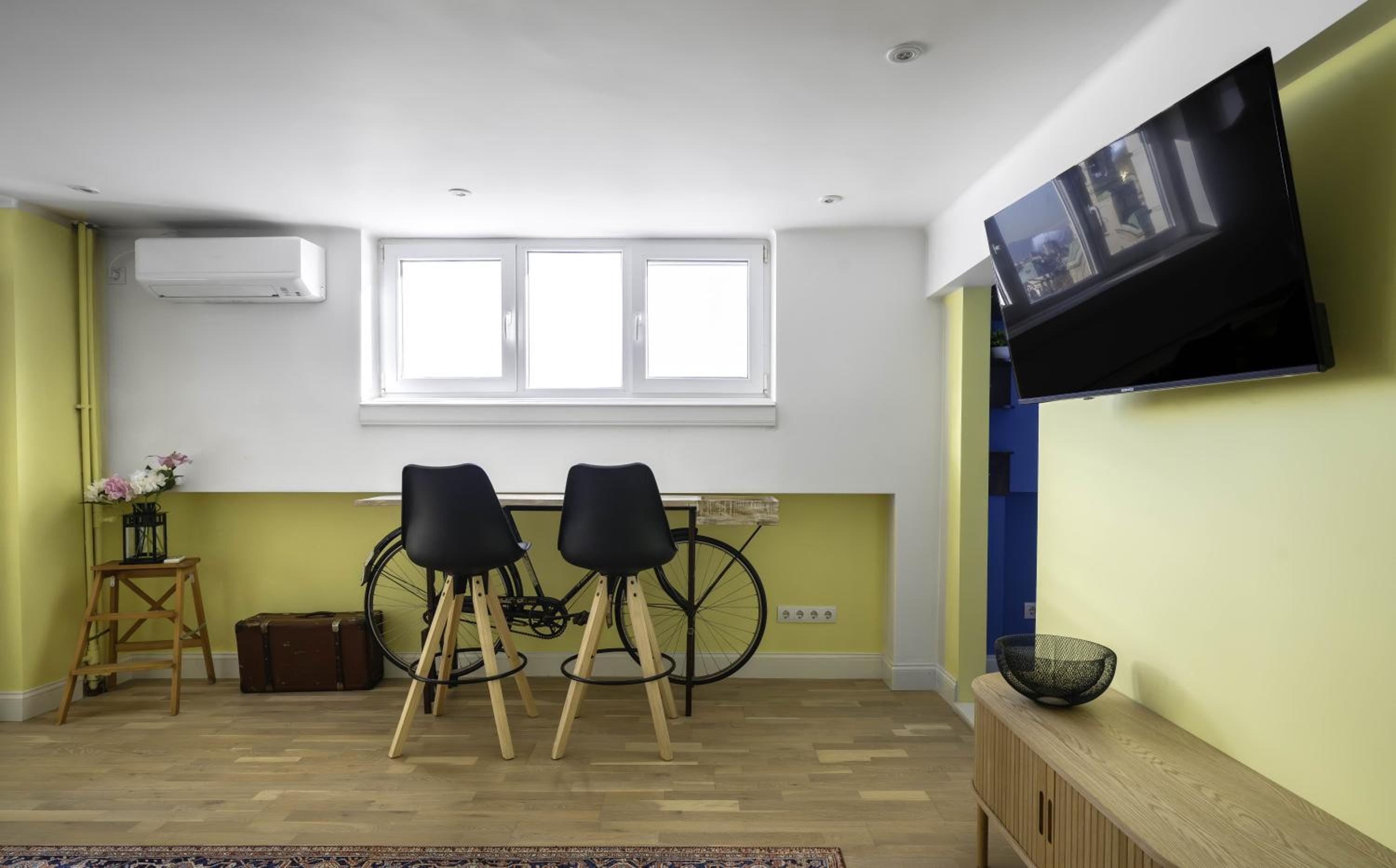Best Views from Top Central Cozy 1-Bedroom Flat by Flat Mаnager