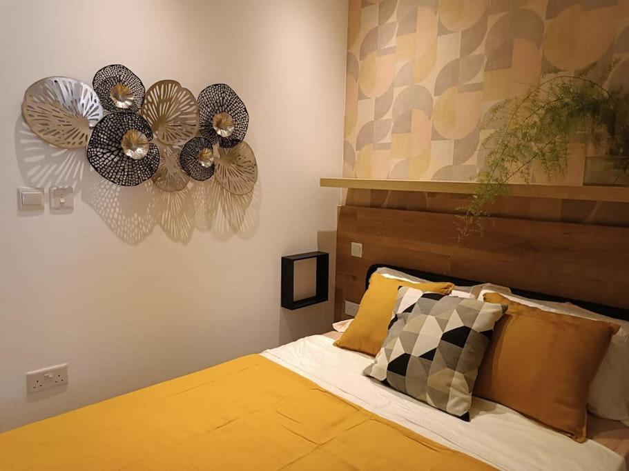 Casa Luna beach side Luxurious comfy apt in center Paphos