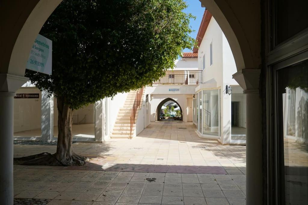 Casa Luna beach side Luxurious comfy apt in center Paphos
