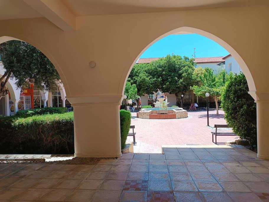 Casa Luna beach side Luxurious comfy apt in center Paphos
