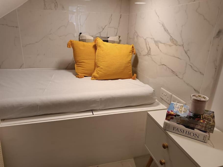 Casa Luna beach side Luxurious comfy apt in center Paphos
