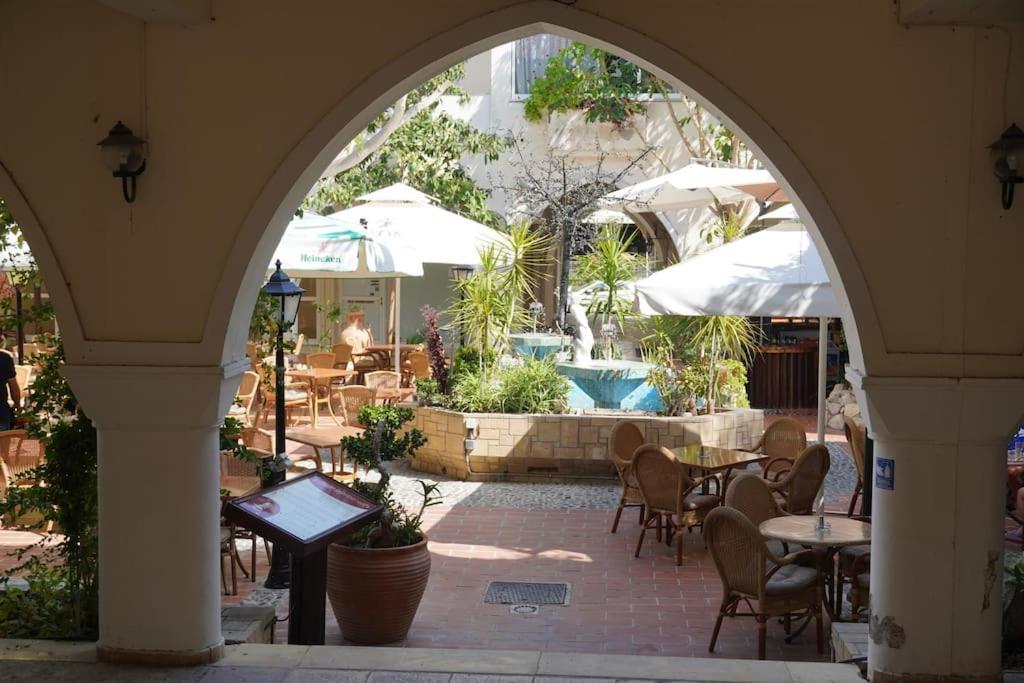 Casa Luna beach side Luxurious comfy apt in center Paphos