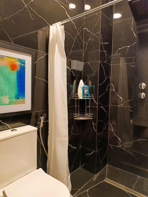 Casa Luna beach side Luxurious comfy apt in center Paphos