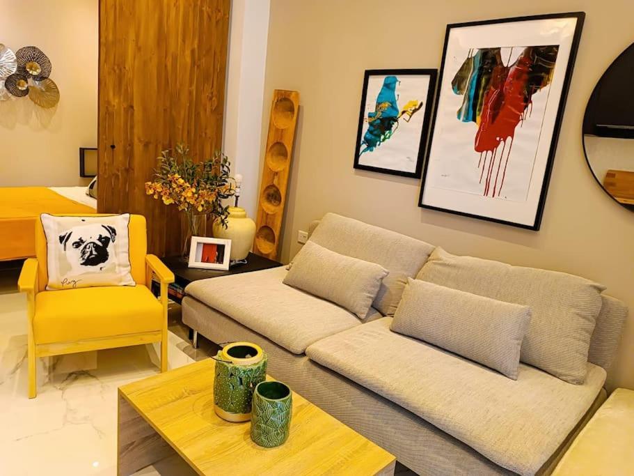 Casa Luna beach side Luxurious comfy apt in center Paphos