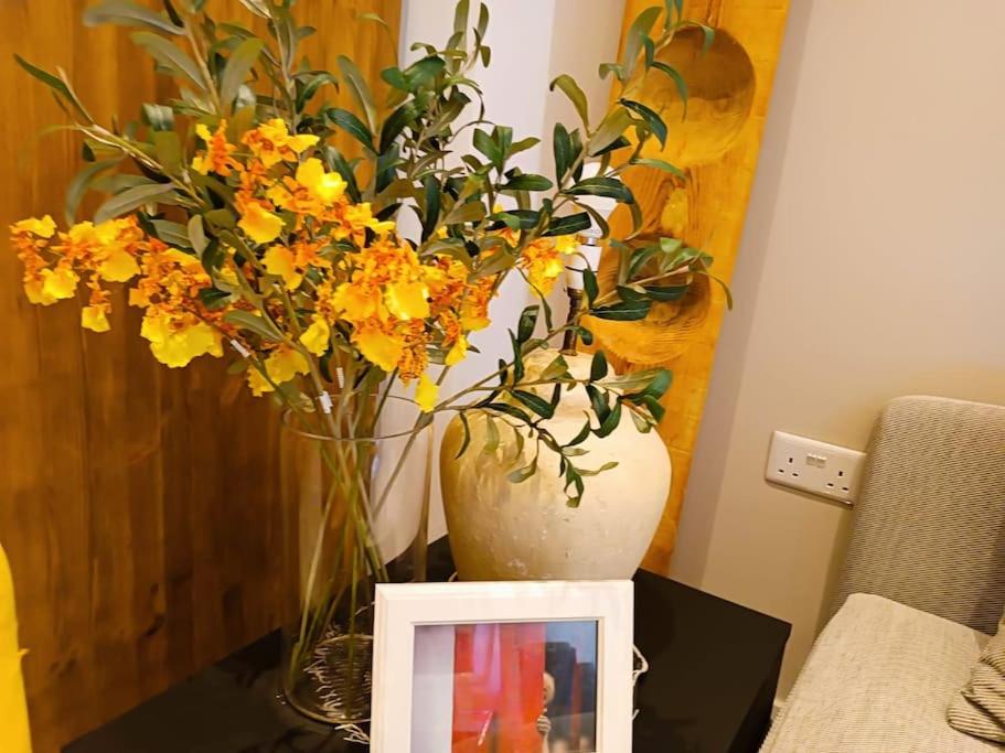Casa Luna beach side Luxurious comfy apt in center Paphos
