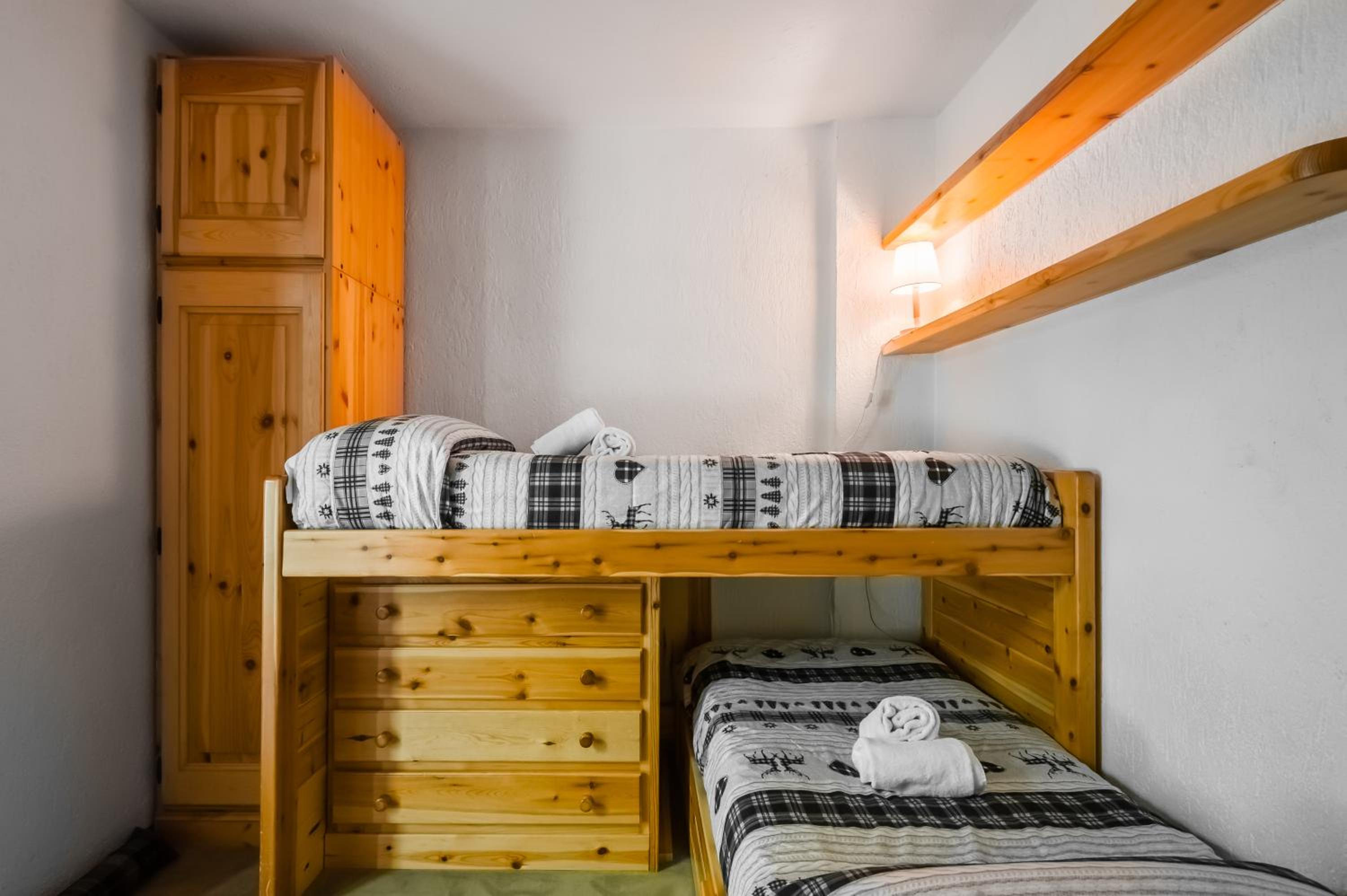 Parcheggio-Camino-8pax - Chalet immerso nella Natura