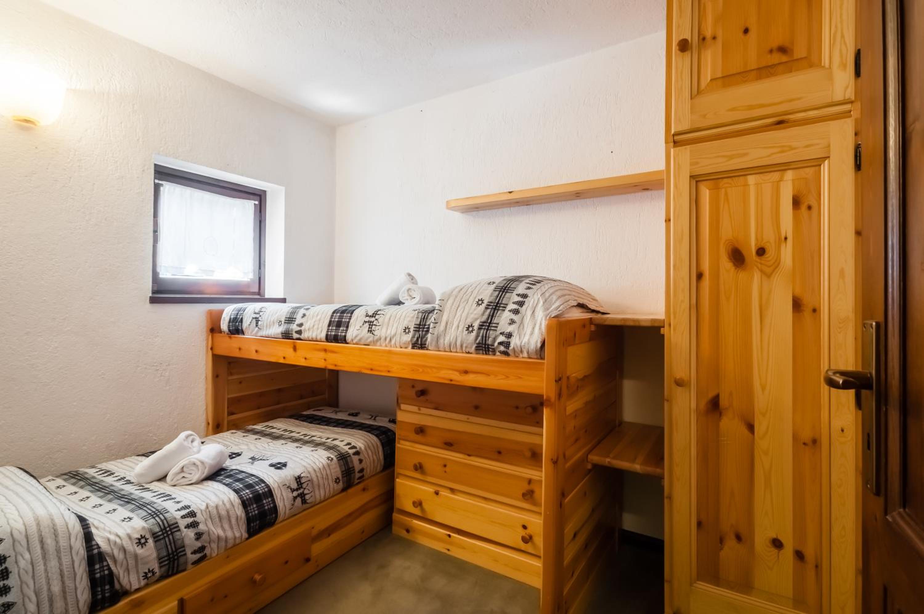 Parcheggio-Camino-8pax - Chalet immerso nella Natura