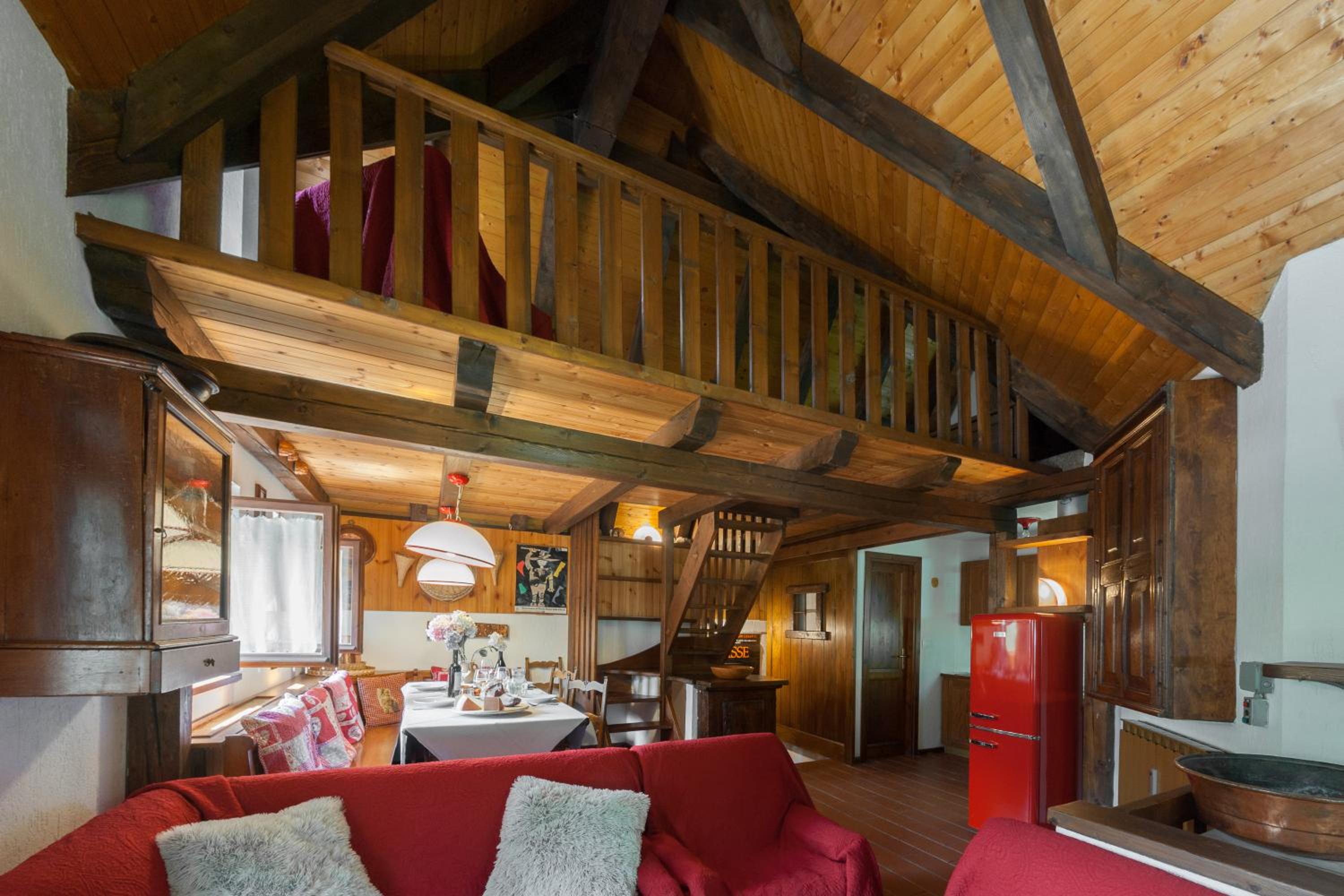 Parcheggio-Camino-8pax - Chalet immerso nella Natura