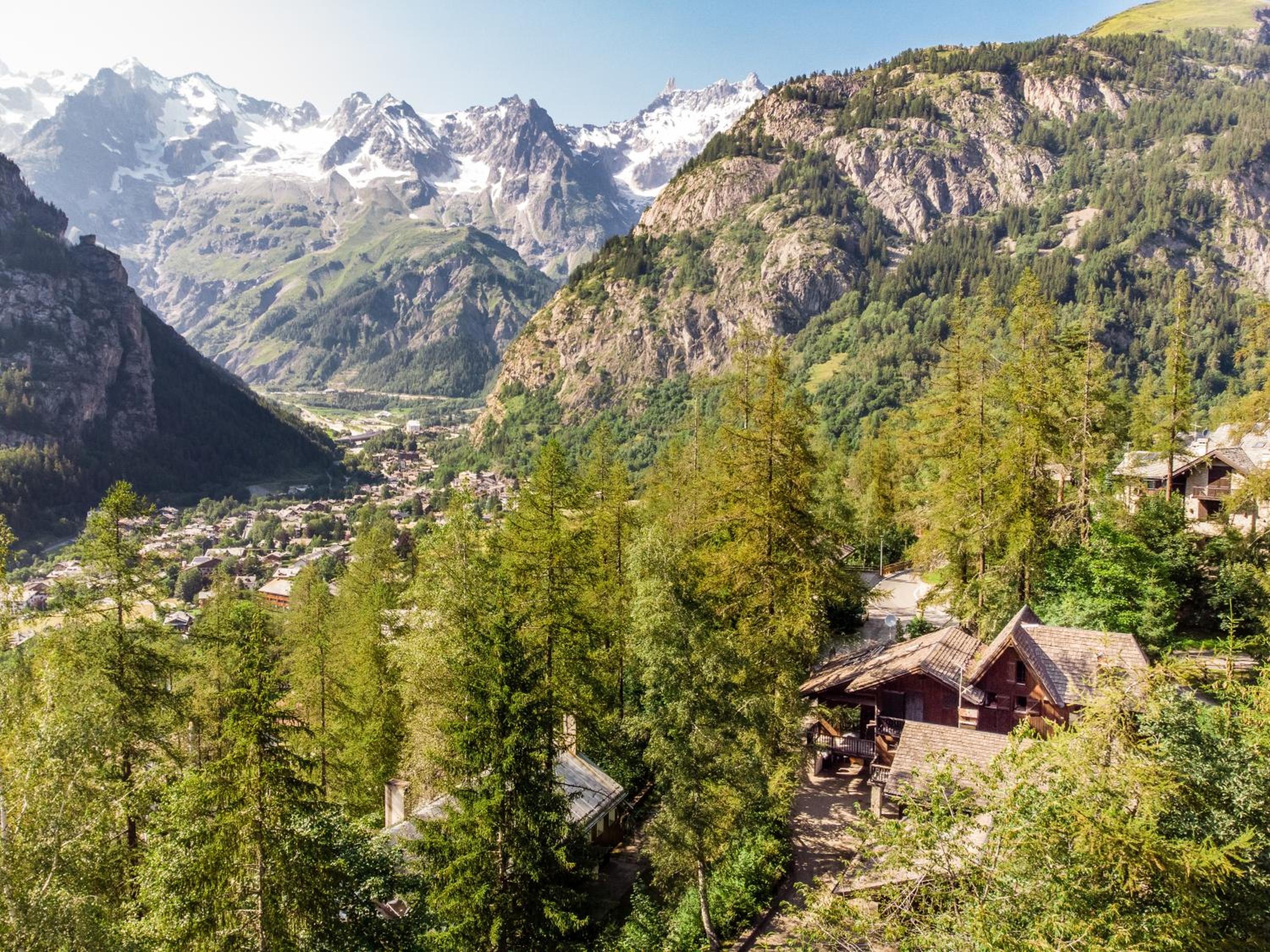 Parcheggio-Camino-8pax - Chalet immerso nella Natura