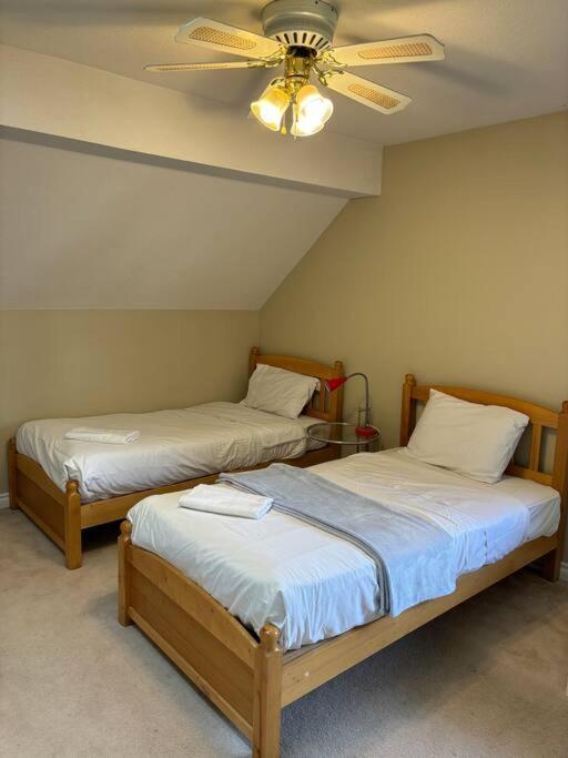 Spacious Coastal Retreat Near White Rock, 5 Bedroom Haven