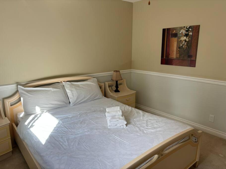 Spacious Coastal Retreat Near White Rock, 5 Bedroom Haven