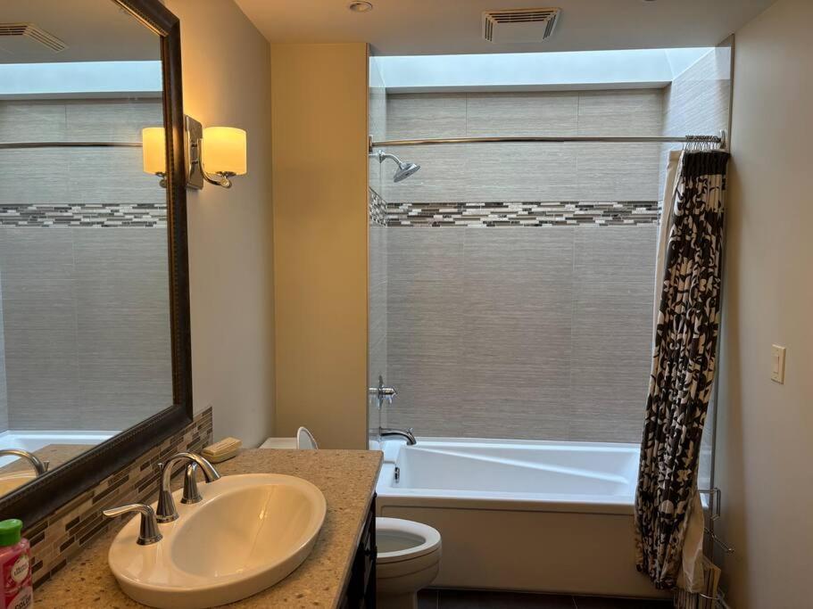 Spacious Coastal Retreat Near White Rock, 5 Bedroom Haven